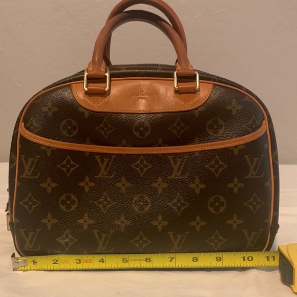 ๐ฏ Authentic Louis Vuitton Trouvile Monogram Canvas bag. - Picture 9 of 17